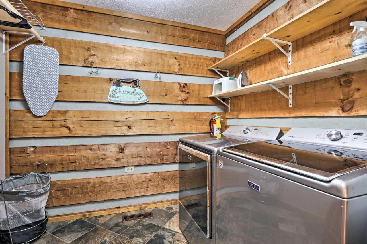 With Hot Tub, 12 Mi To Dollywood! Hébergement de vacances Pigeon Forge