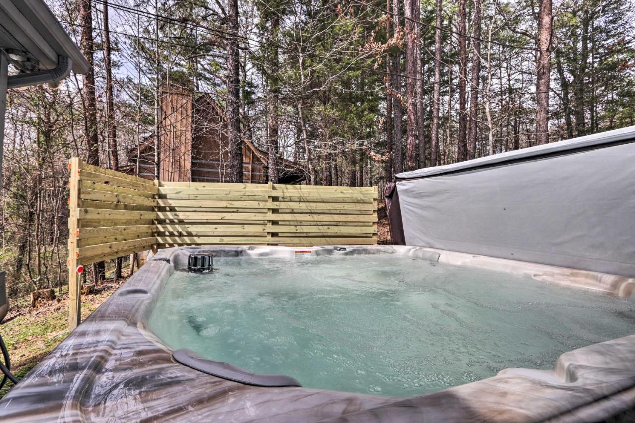 With Hot Tub, 12 Mi To Dollywood! Hébergement de vacances Pigeon Forge